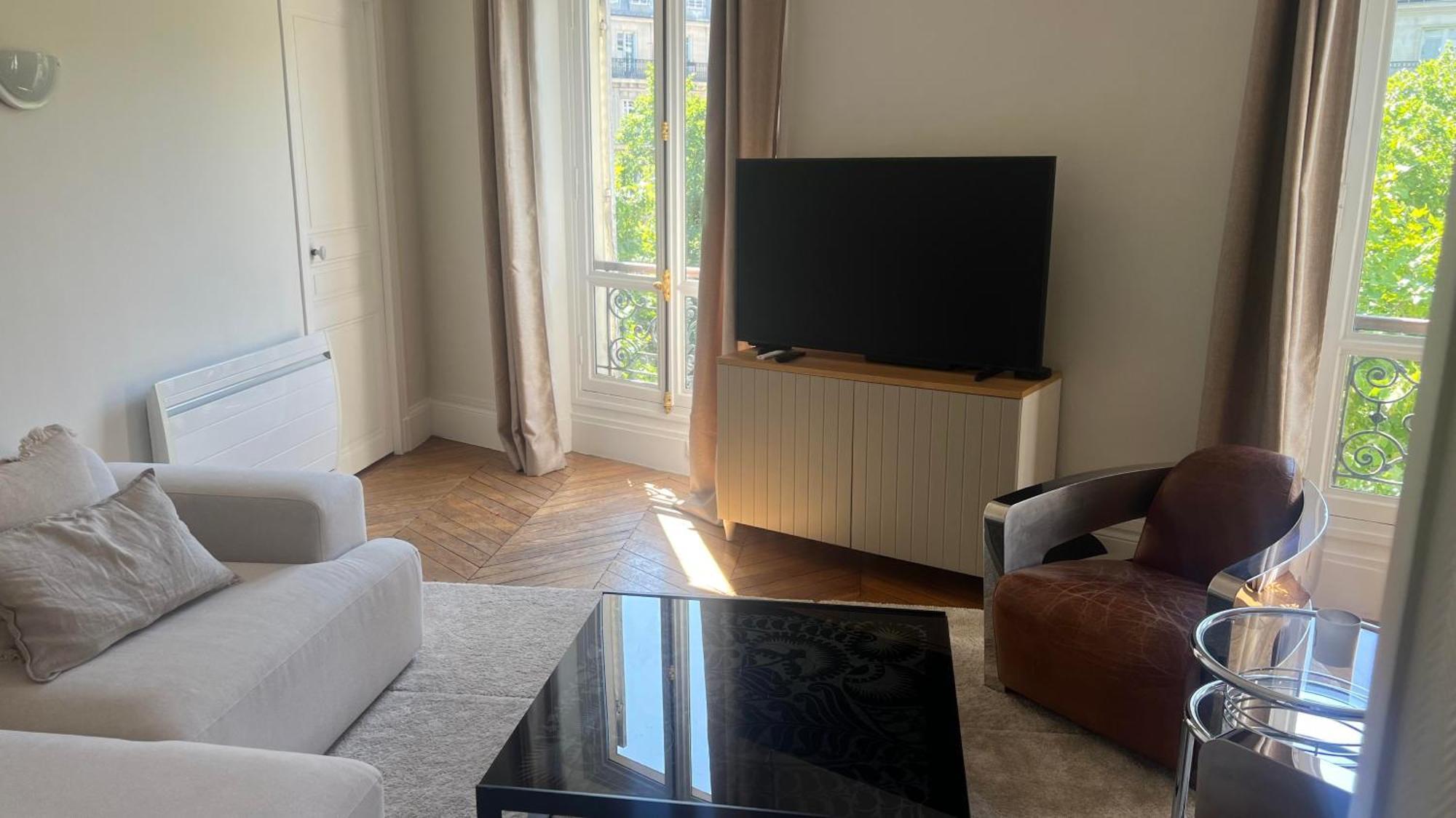 Apartment 17 Champs-elysees
